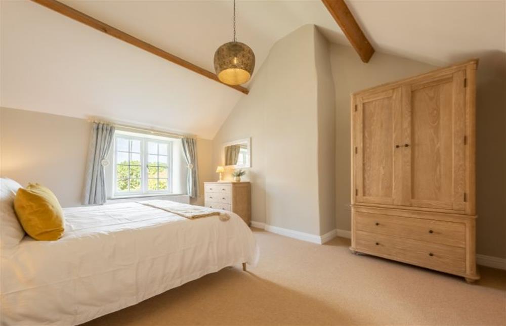 First floor: Spacious master bedroom with en-suite at Pine Cottage, Thornham near Hunstanton