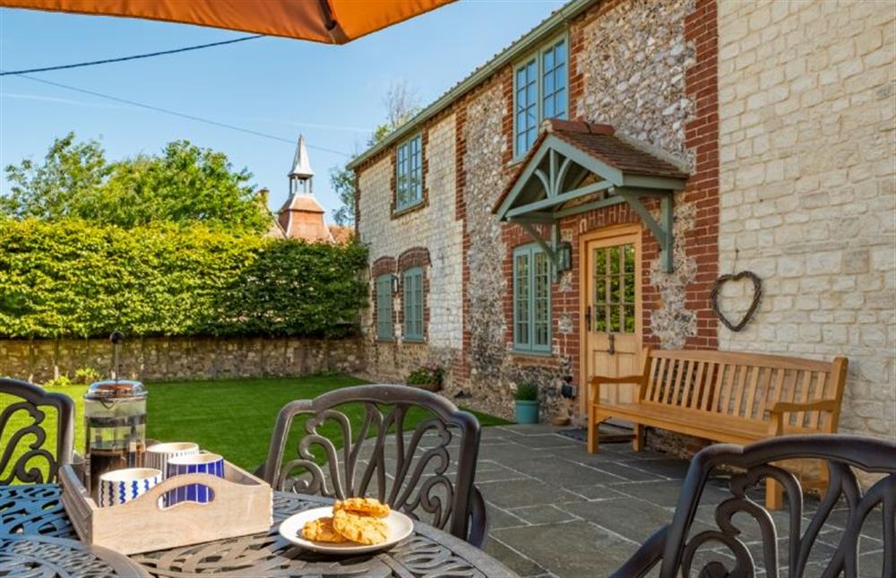 Outside: Ample space for al fresco dining at Pine Cottage, Thornham near Hunstanton