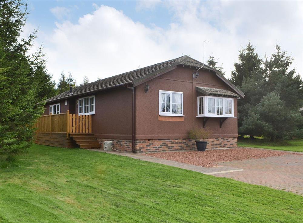 Pine Tree Lodge in Felton, near Morpeth, Northumberland sleeps 4