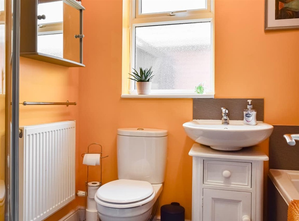 Bathroom (photo 2) at Pinecote in Bottesford, Leicestershire