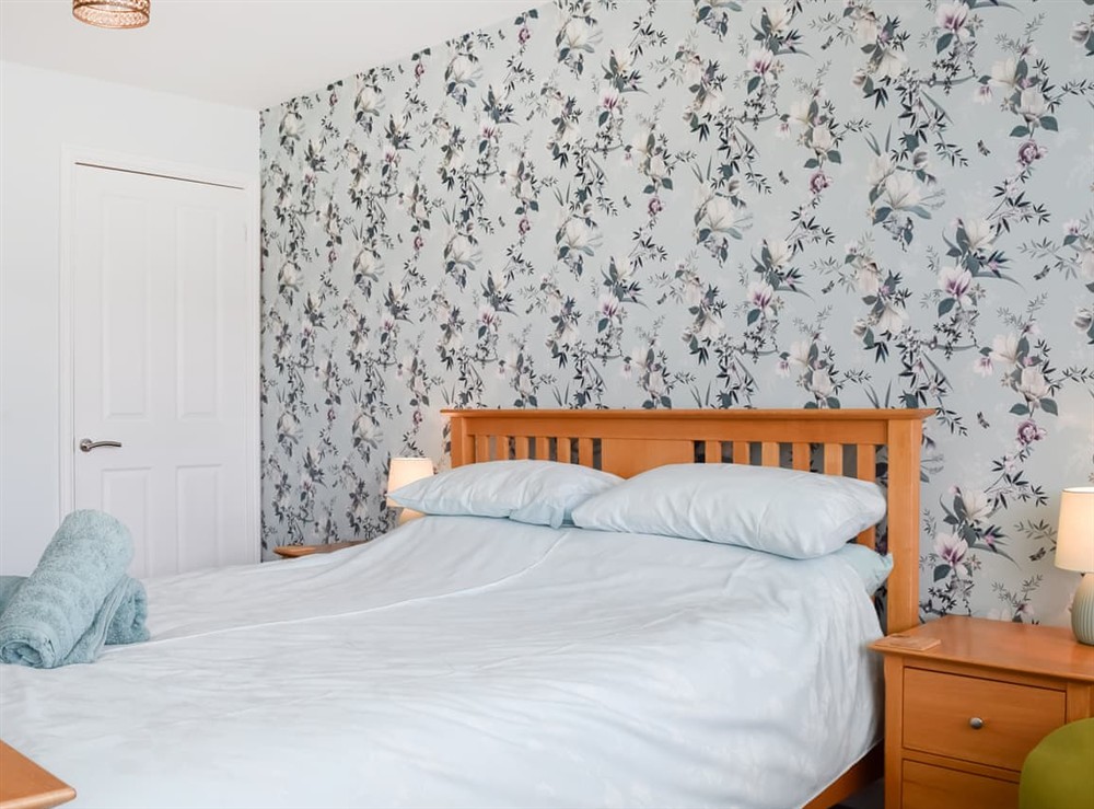 Double bedroom (photo 3) at Pinecote in Bottesford, Leicestershire