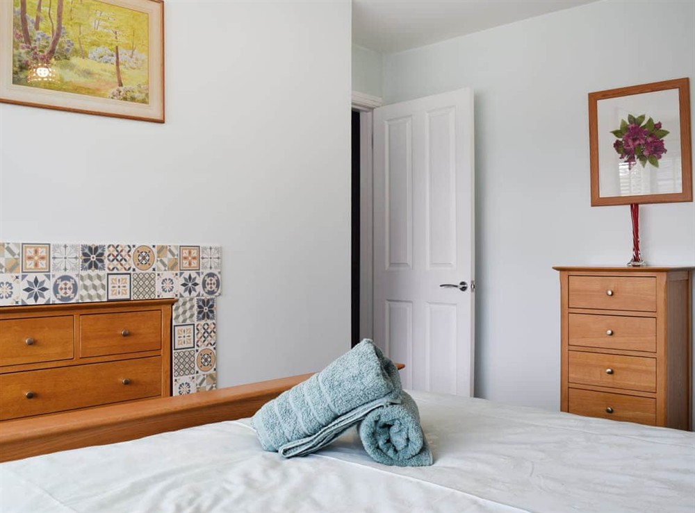 Double bedroom (photo 4) at Pinecote in Bottesford, Leicestershire