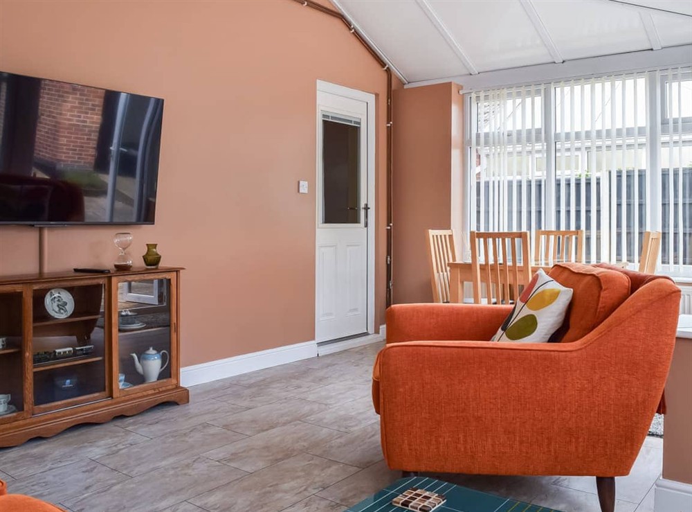 Living room (photo 3) at Pinecote in Bottesford, Leicestershire