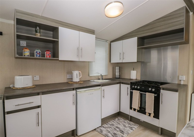 Kitchen (photo 2) at Pinewood, Kidlington