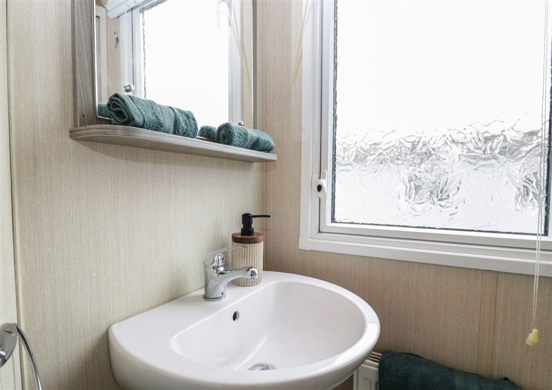 The bathroom at Pinewood, Kidlington