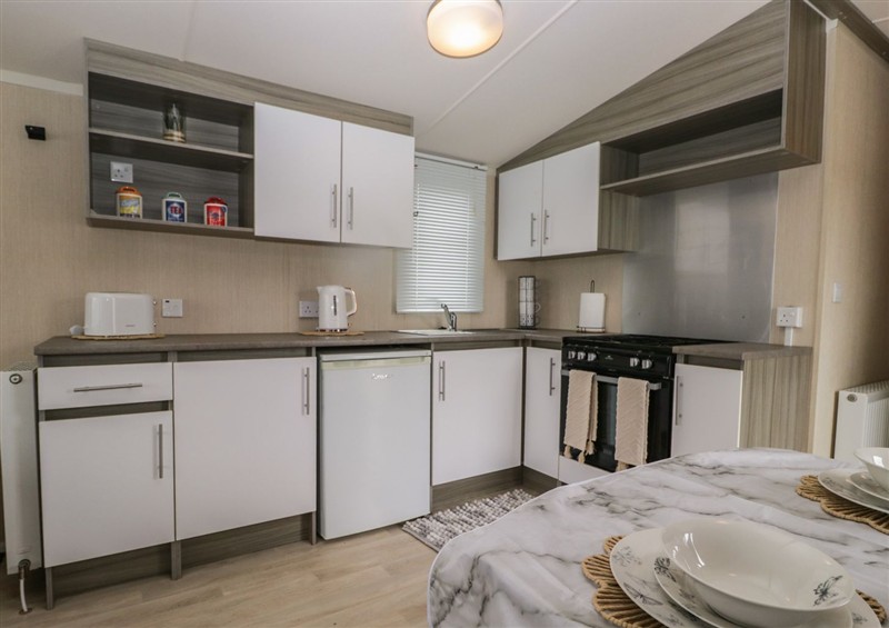 The kitchen (photo 2) at Pinewood, Kidlington