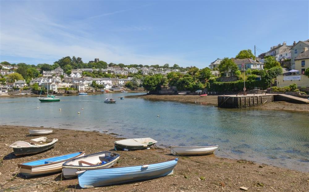 Foreshore, 100 metres from cottage at Pink Cottage in Noss Mayo