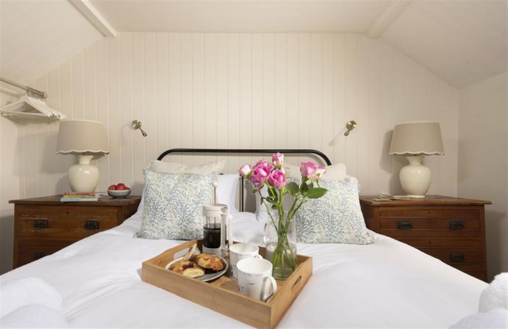 Master bedroom, enjoy breakfast in bed at Pink Cottage, Penzance