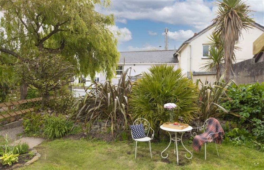 Pink Cottage, Marazion. Garden with furniture, summerhouse and charcoal barbecue  (photo 4) at Pink Cottage, Penzance