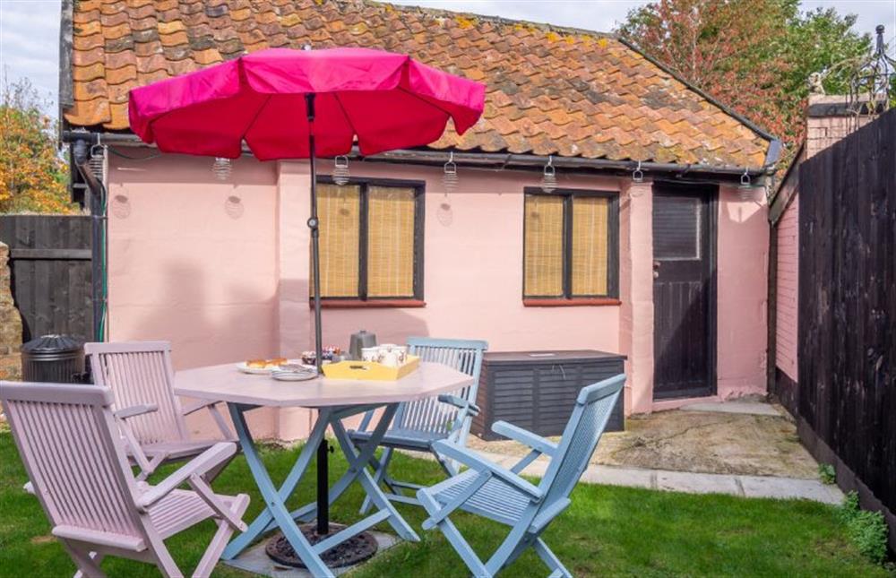 Rear garden with outdoor furniture and gas barbecue at Pink Cottage, Stradbroke