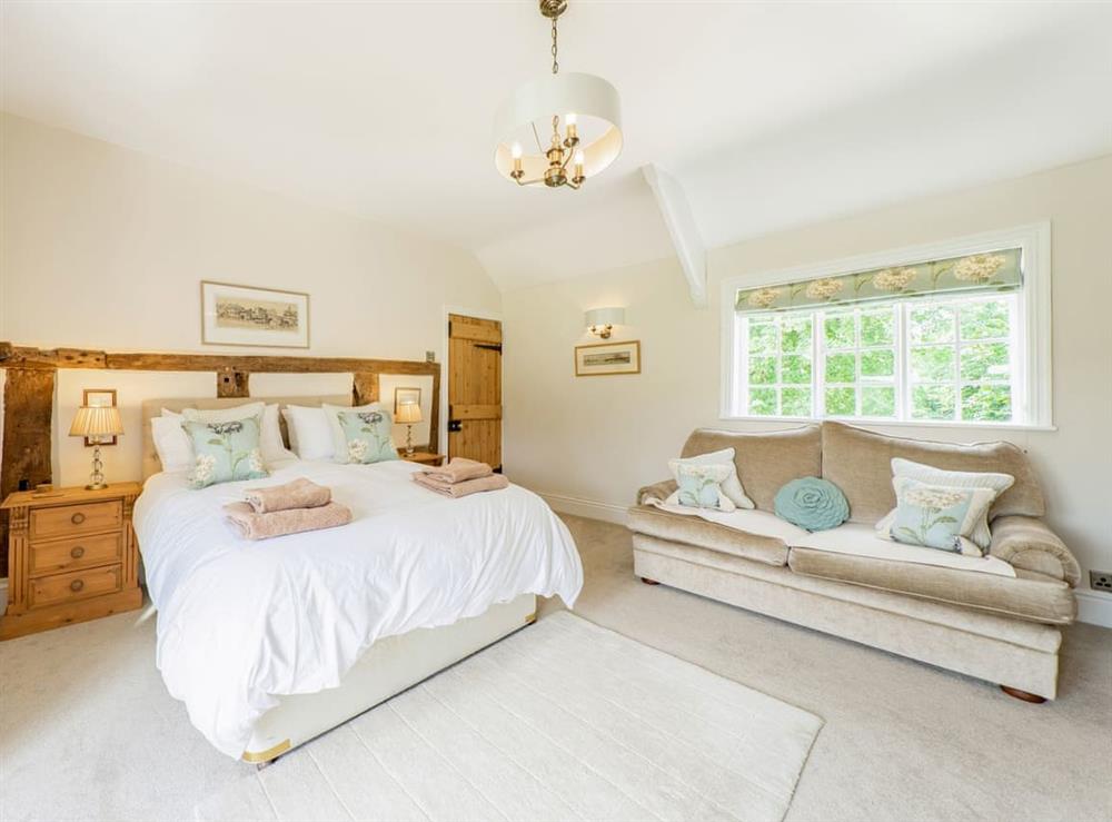 Double bedroom at Pinley Hill House in Hatton near Warwick, Warwickshire