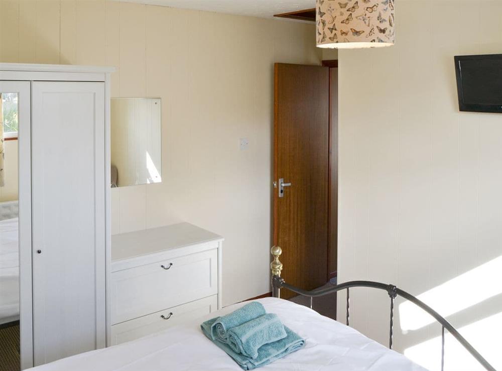 Peaceful double bedroom at Pintail in Brundall, near Norwich, Norfolk