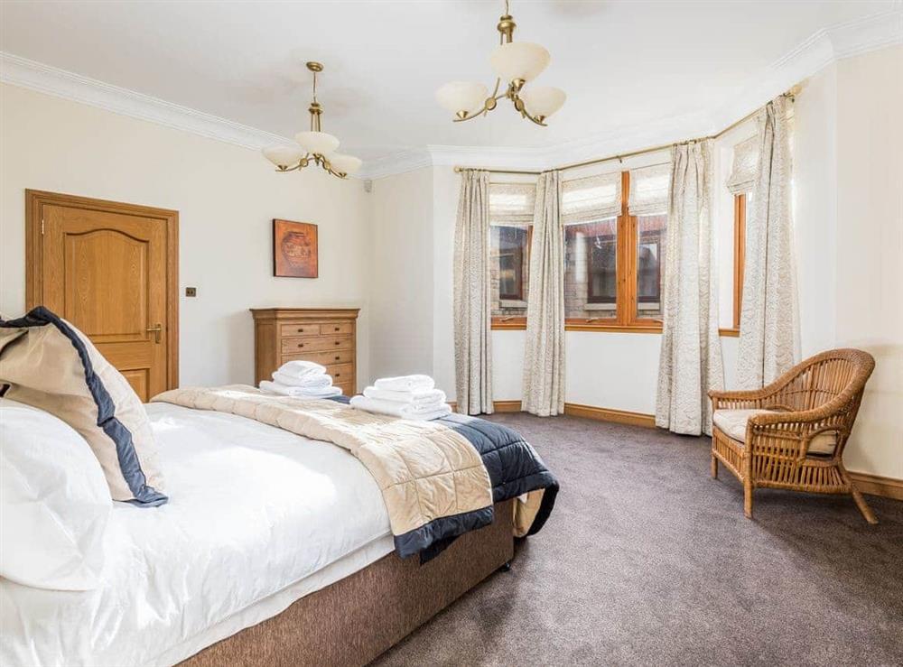 Attractive double bedroom at Piperdam House in Piperdam, near Dundee, Angus