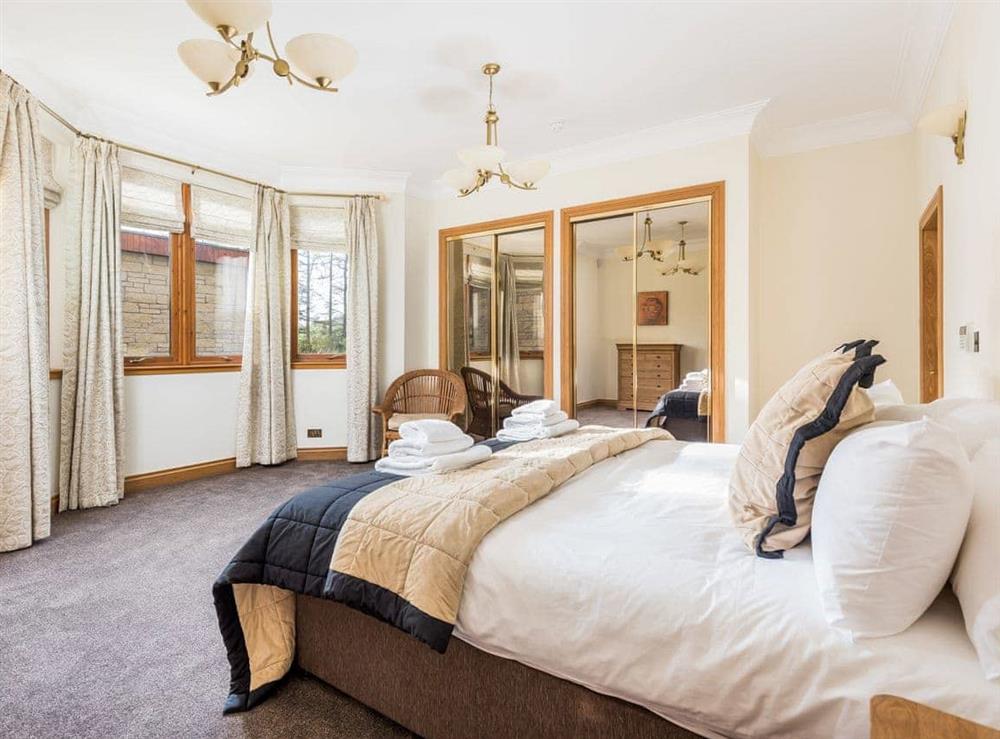 Elegant double bedroom at Piperdam House in Piperdam, near Dundee, Angus