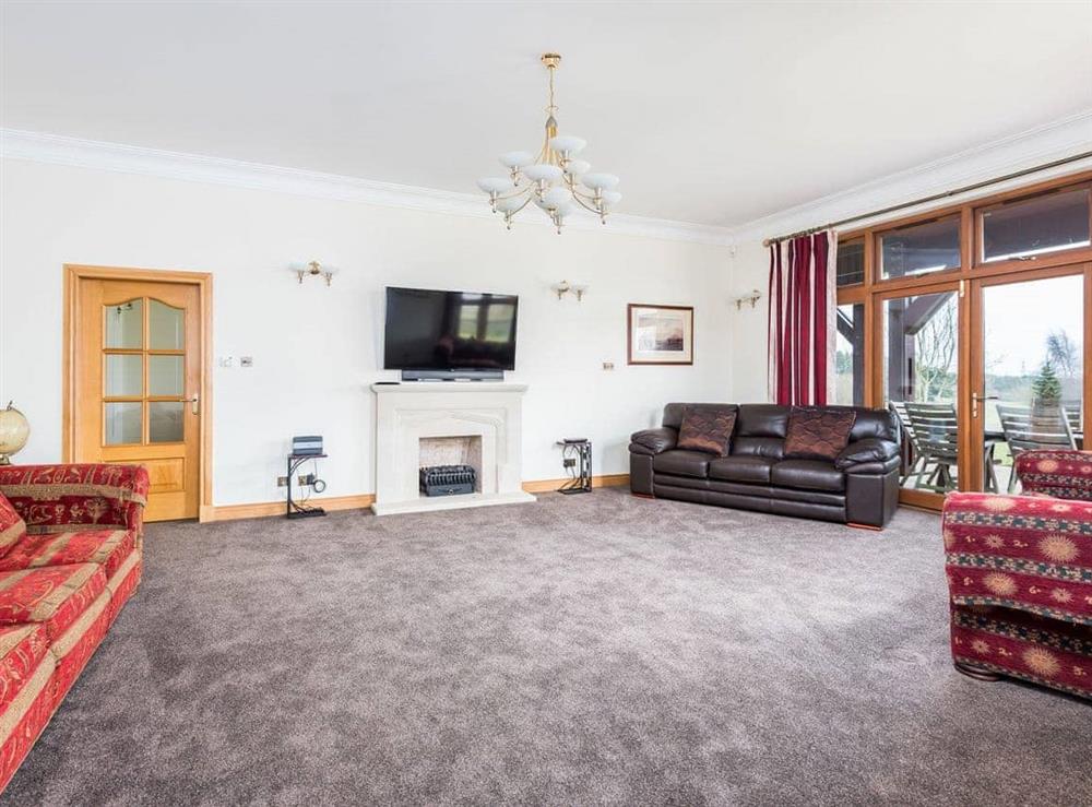 Spacious living room at Piperdam House in Piperdam, near Dundee, Angus