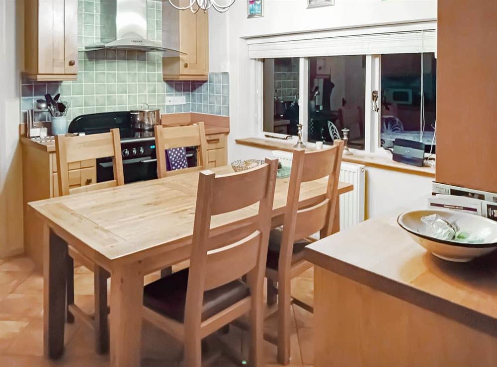 Kitchen/diner at Pipers Cottage in Hessett, near Bury St Edmunds, Suffolk