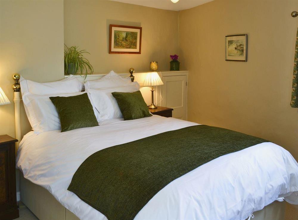 Cosy twin bedroom at Pippin Cottage in Holt, Norfolk