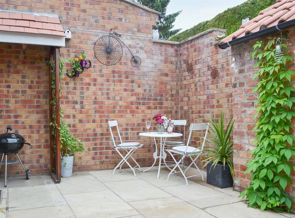 Courtyard at Pippin Cottage in Nordham, near North Cave, North Humberside
