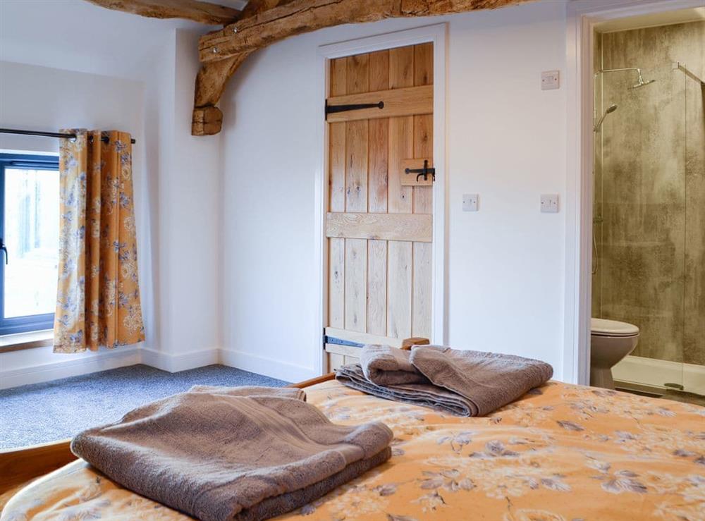 Delightful bedroom with en-suite at Pistyll Gwyn in Llanwrthwl, near Rhayader, Powys