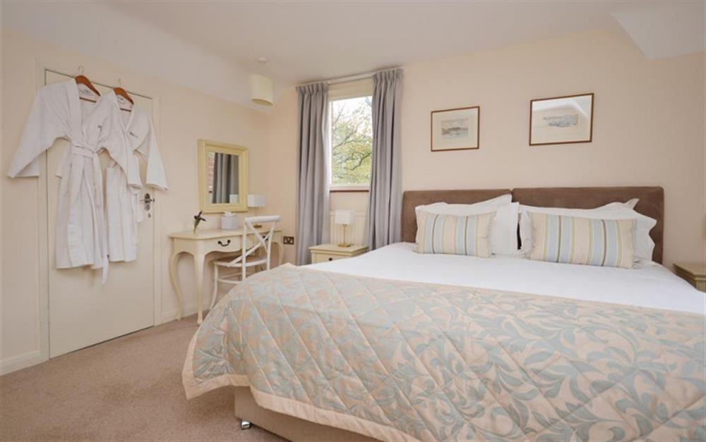 First floor double bedroom, complete with ample storage at Pittefaux Cottage in Brockenhurst