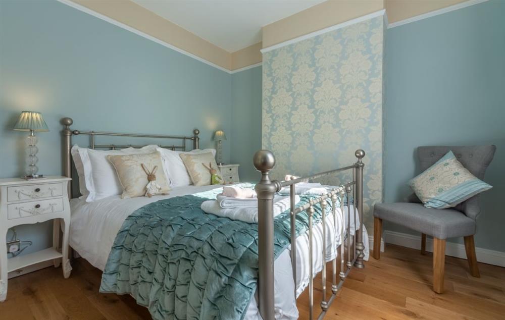 Beautifully furnished double room with 4’6 bed at Place View, Fowey