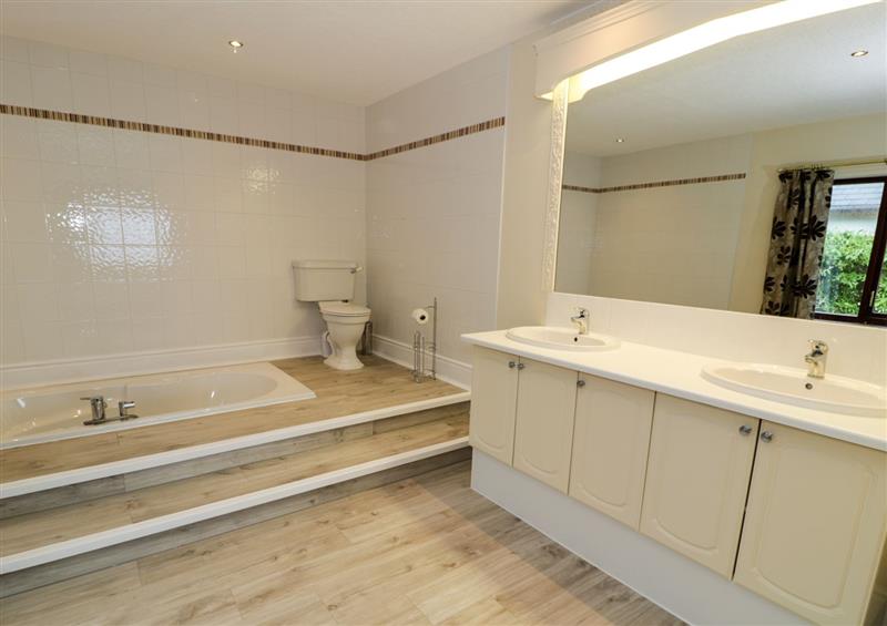 Bathroom (photo 2) at Plas Cadfor, Llwyngwril