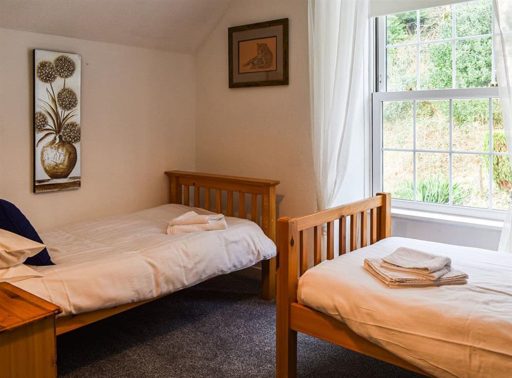Twin bedroom at Plas Gwyn in Beddgelert, Gwynedd