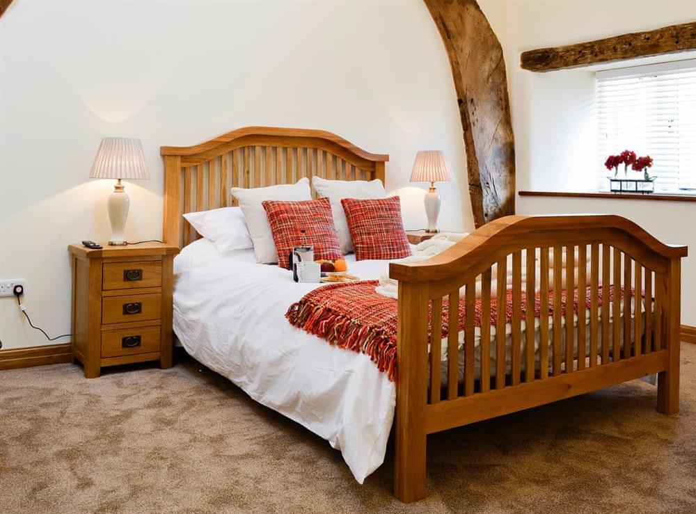 Spacious and bright double bedroom at Cruck Barn, 