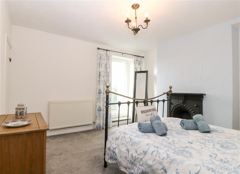 This is a bedroom at Platform 13 Railway Cottage, Llandudno Junction