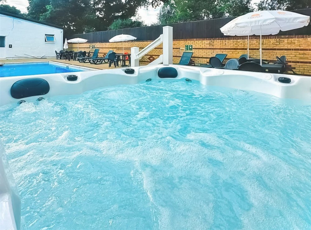 Hot tub (photo 2) at Platinum Collection in Sandown, Isle of Wight