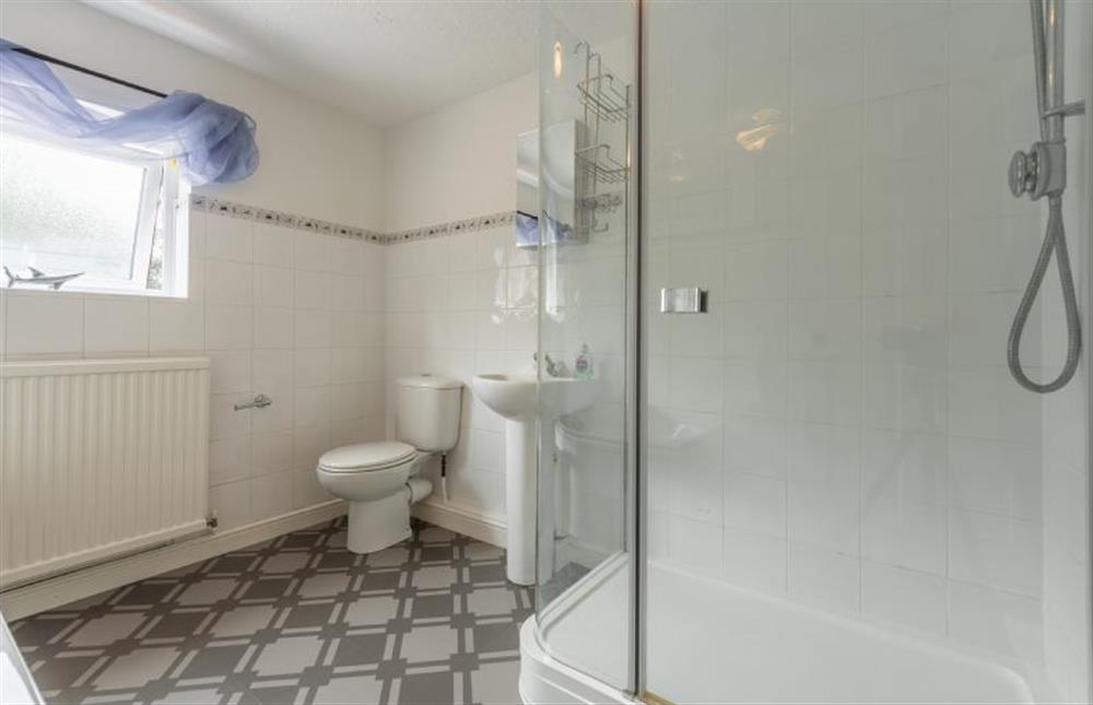 First floor: En-suite with bath, walk-in shower, WC and wash basin at Plum Cottage, Overstrand near Cromer