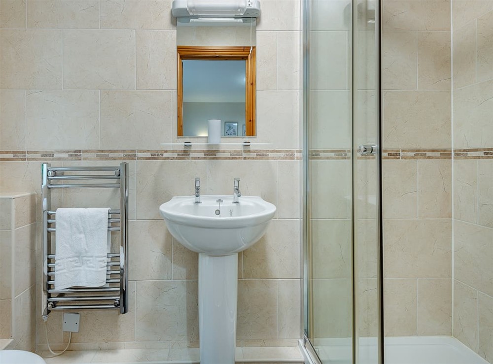 En-suite (photo 3) at Plumtree in Blandford Forum, Dorset