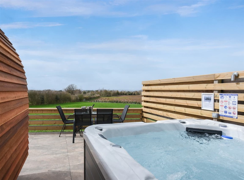 Hot tub at Pod 1 in Nesscliffe, Shropshire