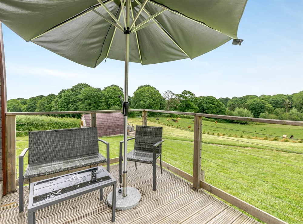 Sitting-out-area at Pod One in Ross-on-Wye, Herefordshire