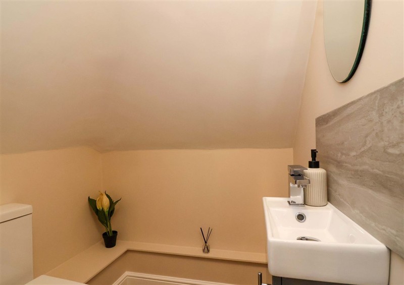 Bathroom at Poddington Cottage, Bishopstone near Salisbury