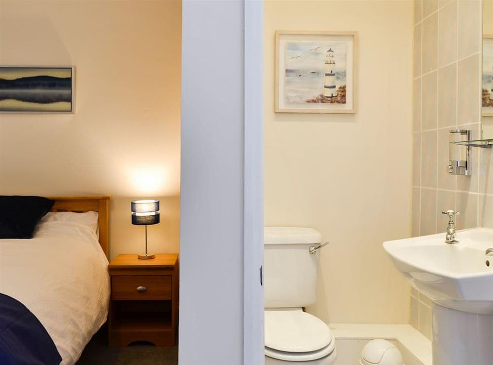 Double bedroom with en-suite toilet at Poets Retreat in Cockermouth, Cumbria
