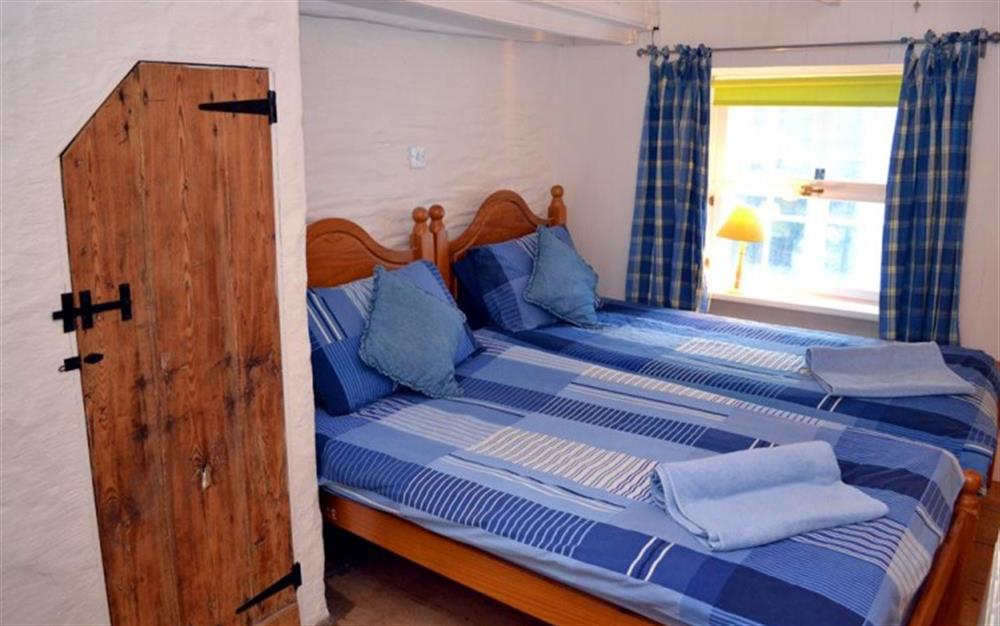 Another view of the twin bedroom at Pol Haven in Polperro