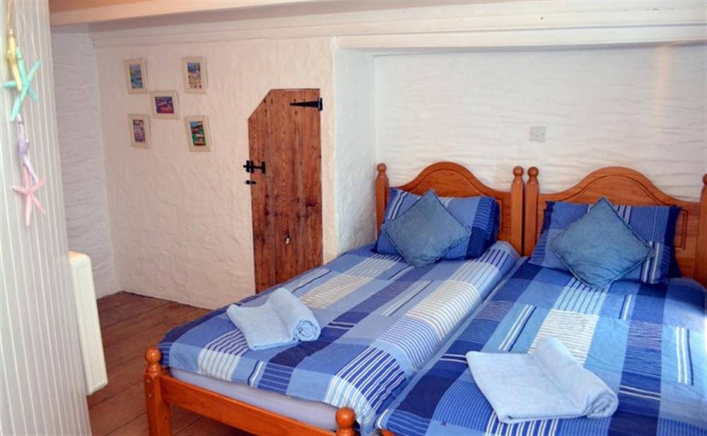 The twin bedroom at Pol Haven in Polperro