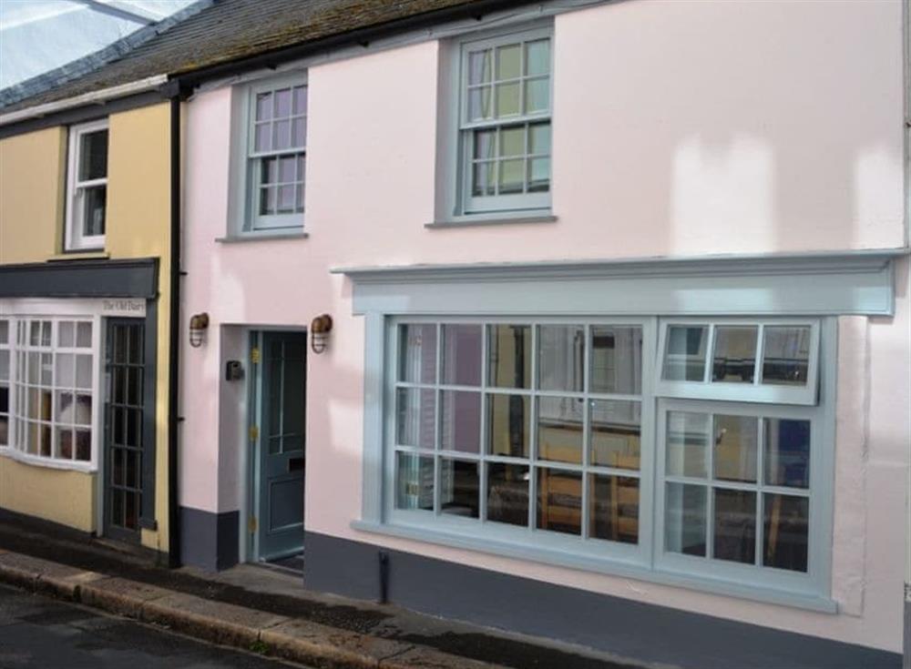 A welcoming 3 bedroomed water fronting property at Polbathic in Fowey, Cornwall