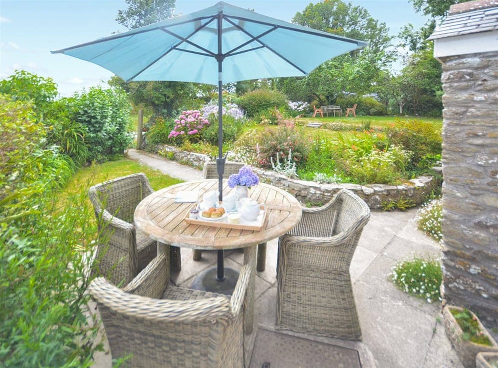 Outdoor eating area at Polcreek Cottage in Veryan, Cornwall