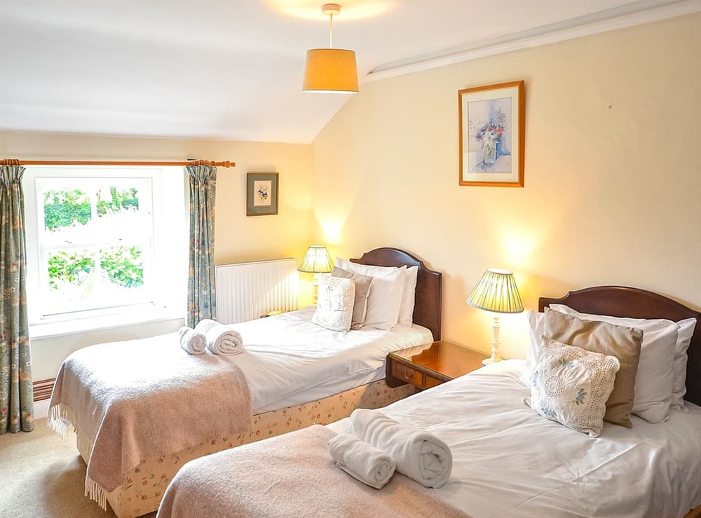 Twin bedroom at Polcreek Cottage in Veryan, Cornwall