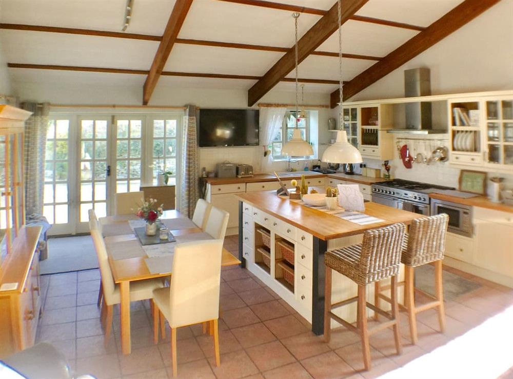 Fantastic, well equipped kitchen/ dining room (photo 2) at The Old Farmhouse, 