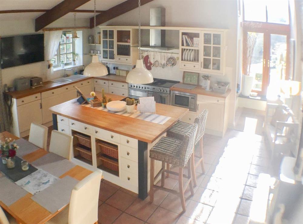 Fantastic, well equipped kitchen/ dining room (photo 3) at The Old Farmhouse, 