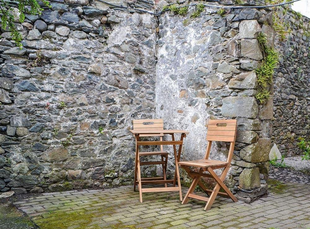 Sitting-out-area at Pollywiggle Cottage in Keswick, Cumbria