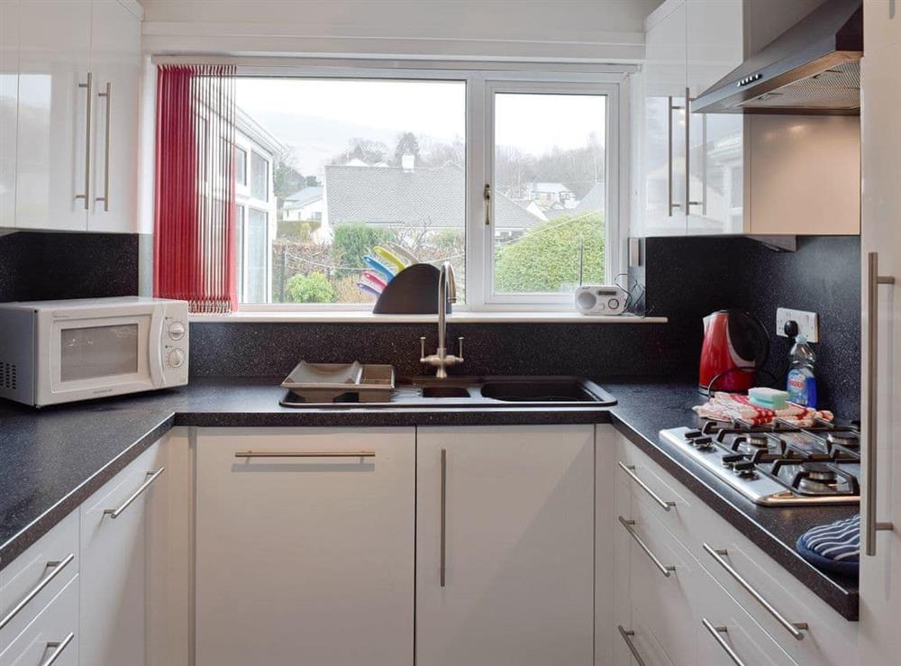 Well-equipped fitted kitchen at Polperro in Keswick, Cumbria