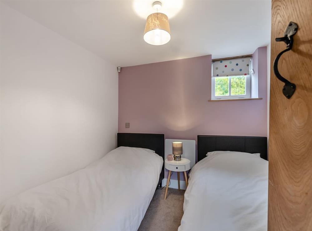 Twin bedroom at Pond Cottage in Barrow-on-Trent, near Derby, Derbyshire
