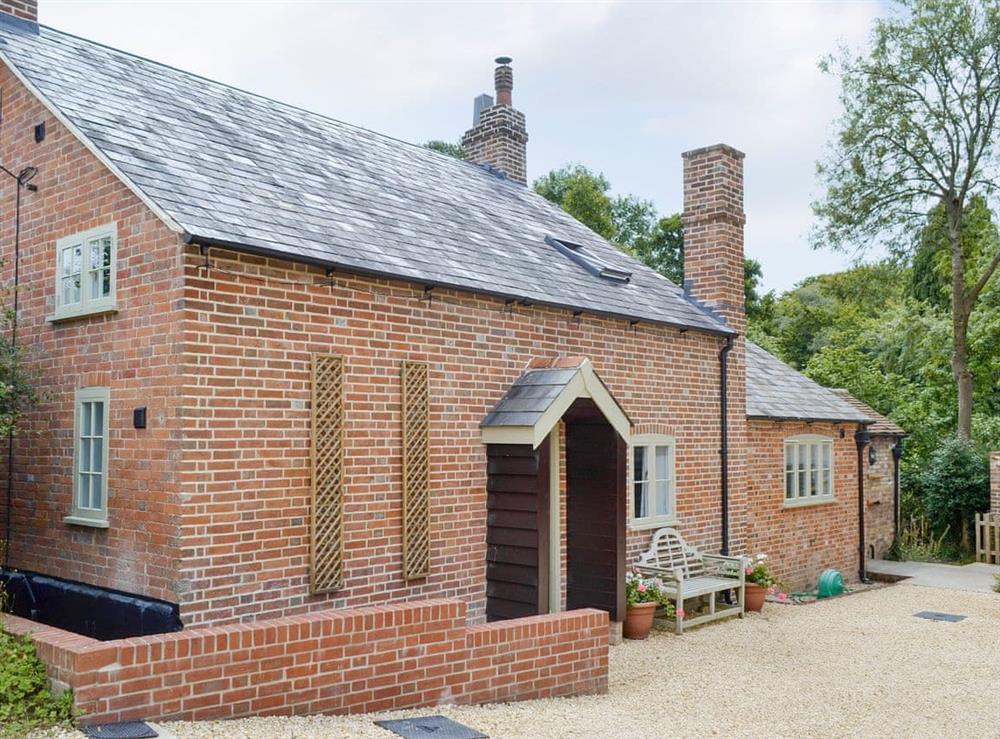 Attractive holiday home at Pond Cottage in Boldre, near Lymington, Hampshire