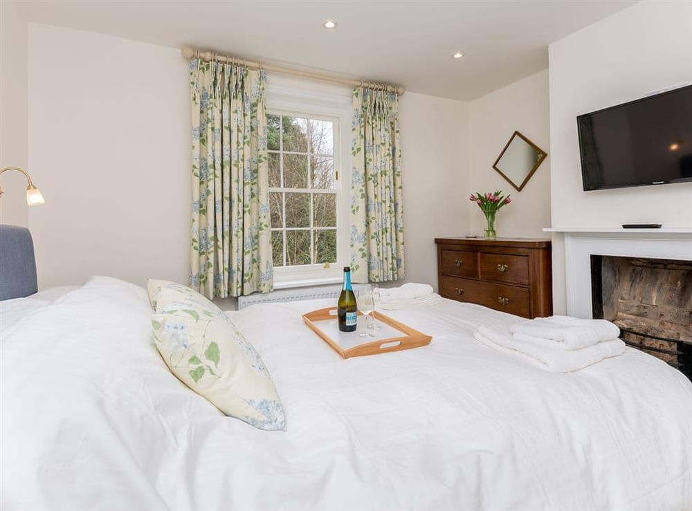 Cosy double bedroom at Pond Cottage in Boldre, near Lymington, Hampshire