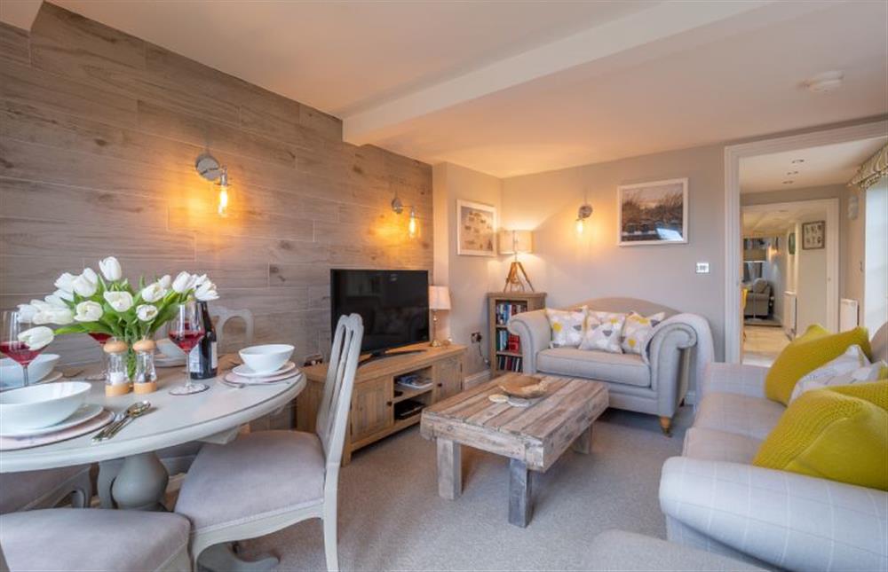Ground floor: Comfortable seating in the garden / dining room at Pond Cottage, Docking near Kings Lynn