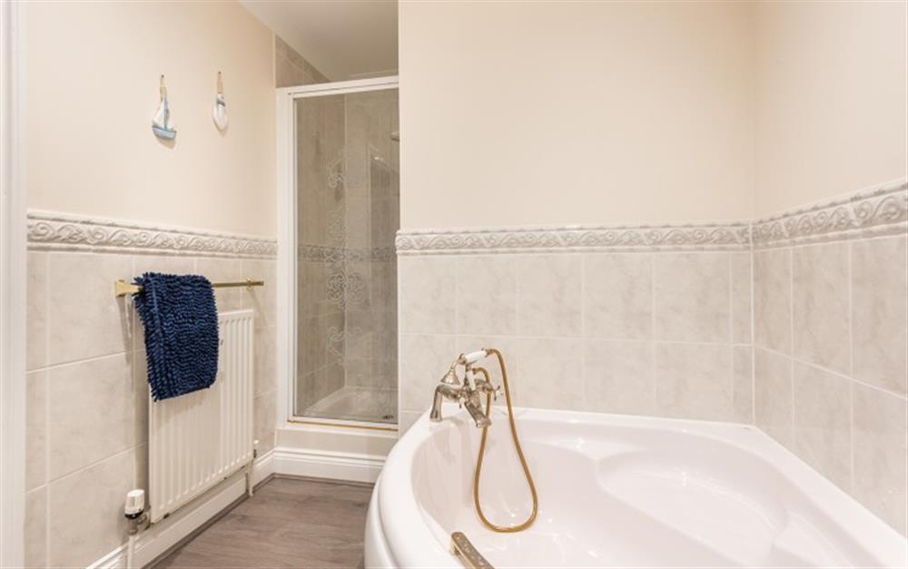 En suite bathroom to the master  at Pond House in Bigbury-On-Sea